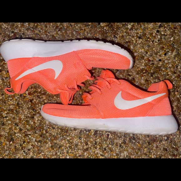 Nike Roshes - Picture 4 of 10